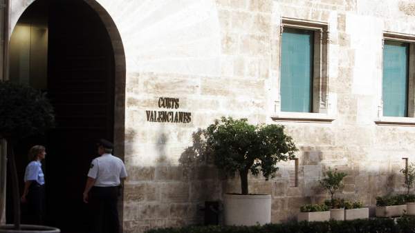 PSPV, Compromís i Podem critiquen el "dopatge" del PP per a guanyar eleccions PSPV, Compromís i Podem critiquen el "dopatge" del PP per a guanyar eleccions