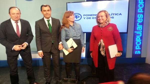Mercedes Fernández, a la derecha Mercedes Fernández, a la derecha