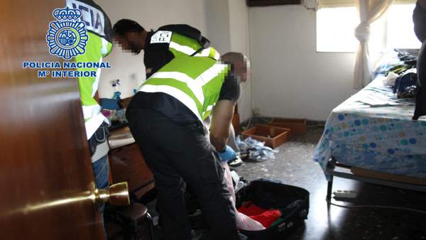 Detenidos 20 membros de una red que sometía a mujeres a rituales 'yuyu-vudú' Detenidos 20 membros de una red que sometía a mujeres a rituales 'yuyu-vudú'
