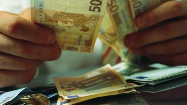 Contando dinero Contando dinero