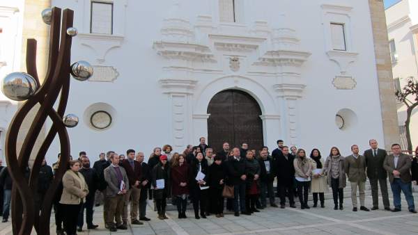 Minuto de silencio en la Asamblea de Extremadura Minuto de silencio en la Asamblea de Extremadura
