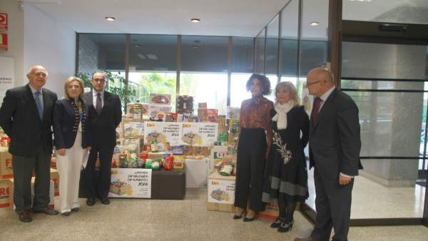 Acto de entrega de los alimentos por la Delegación del Gobierno. Acto de entrega de los alimentos por la Delegación del Gobierno.
