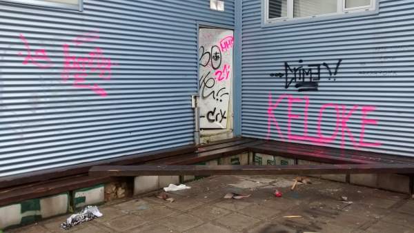 Actos vandálicos en el exterior de la ludoteca de Renedo Actos vandálicos en el exterior de la ludoteca de Renedo
