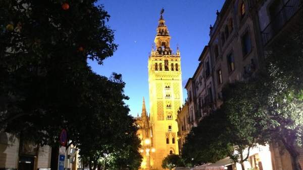 La Giralda y la Catedral La Giralda y la Catedral