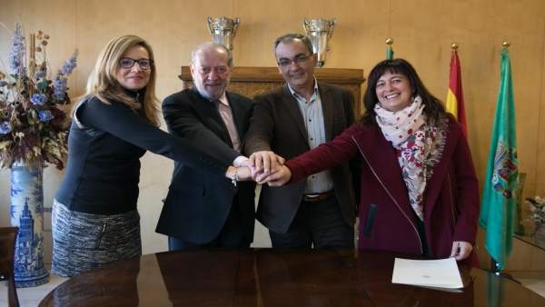 Villalobos firma el convenio con la Fundación TAS Villalobos firma el convenio con la Fundación TAS