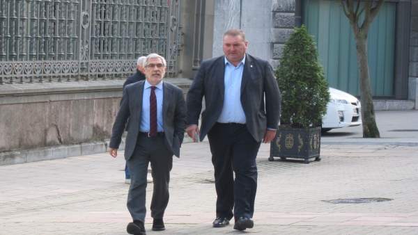 El coordinador general de IU Asturias, Ramón Arguëlles y Gaspar Llamazares El coordinador general de IU Asturias, Ramón Arguëlles y Gaspar Llamazares