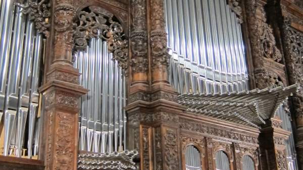 Órgano de la Basílica del Pilar de Zaragoza Órgano de la Basílica del Pilar de Zaragoza