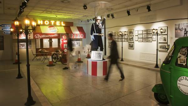 Vitoria - Gasteiz. 21-12-2016. Exposición en la Sala Fundación Vital ‘Paaarisie Vitoria - Gasteiz. 21-12-2016. Exposición en la Sala Fundación Vital ‘Paaarisie