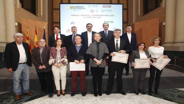 Gastón entrega premios de seguridad laboral del ISSLA Gastón entrega premios de seguridad laboral del ISSLA