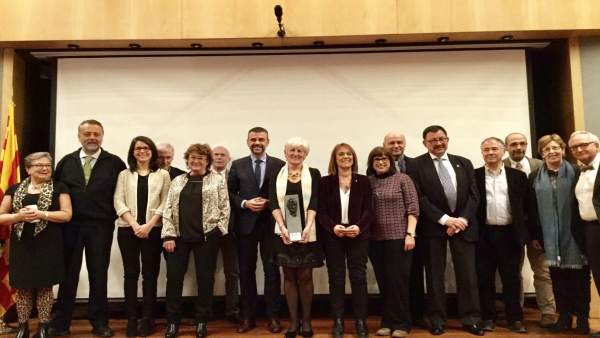El conseller Santi Vila entrega el premio Robèrt Lafont El conseller Santi Vila entrega el premio Robèrt Lafont