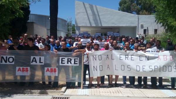 Concentración de trabajadores de ABB en Córdoba contra el ERE Concentración de trabajadores de ABB en Córdoba contra el ERE
