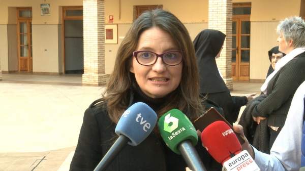 Mónica Oltra atiende a los medios de comunicación Mónica Oltra atiende a los medios de comunicación