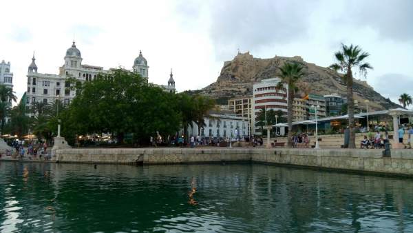 El Castillo de Santa Bárbara visto desde el Puerto El Castillo de Santa Bárbara visto desde el Puerto