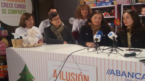 Abanca entrega a Cáritas juguetes en A Coruña y Vigo. Abanca entrega a Cáritas juguetes en A Coruña y Vigo.