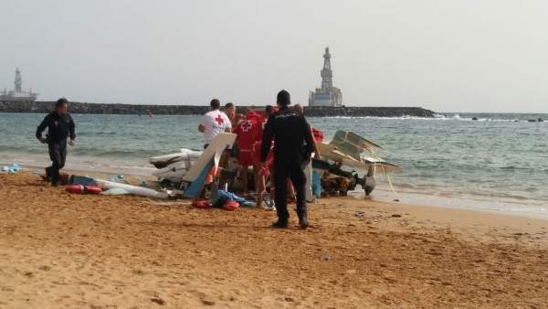 Una avioneta se estrella en la playa de Las Teresitas Una avioneta se estrella en la playa de Las Teresitas
