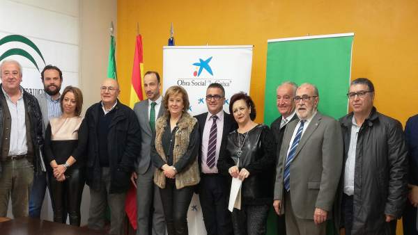 Firma del convenio de ayudas a proyectos de iniciativas sociales. Firma del convenio de ayudas a proyectos de iniciativas sociales.