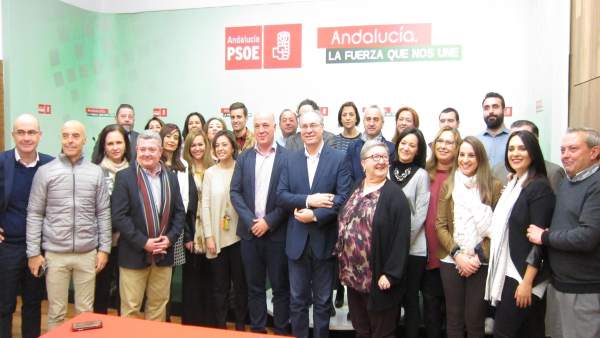 Durán (centro), entre Ambrosio, Ruiz y Crespín en la sede del PSOE cordobés Durán (centro), entre Ambrosio, Ruiz y Crespín en la sede del PSOE cordobés