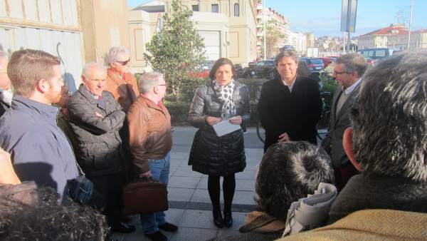 Gema Igual y Jaime González con vecinos de la zona de Antonio López Gema Igual y Jaime González con vecinos de la zona de Antonio López