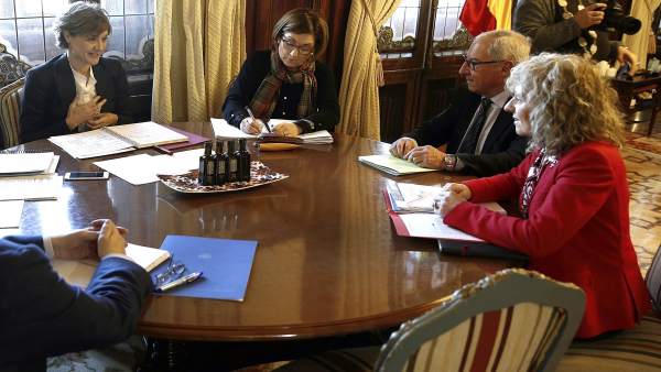 La ministra Isabel García Tejerina, con la vicepresidenta de Cantabria La ministra Isabel García Tejerina, con la vicepresidenta de Cantabria