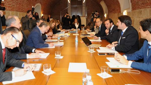 Reunión de la Sociedad Valladolid Alta Velocidad Reunión de la Sociedad Valladolid Alta Velocidad