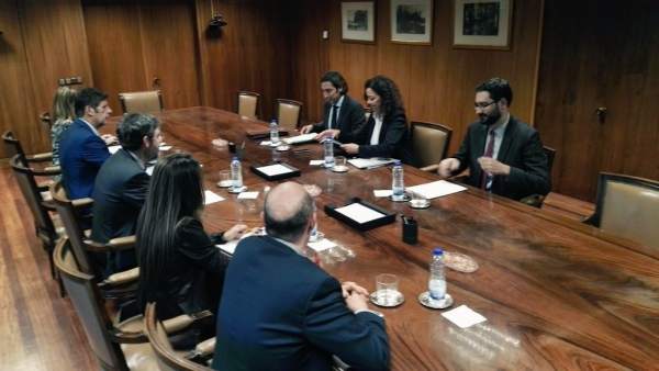 Cladera se reúne en Madrid con Collado y Nadal para tratar los PGE 2017 Cladera se reúne en Madrid con Collado y Nadal para tratar los PGE 2017