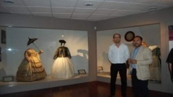 Exposición en el Museo del Traje Popular Exposición en el Museo del Traje Popular
