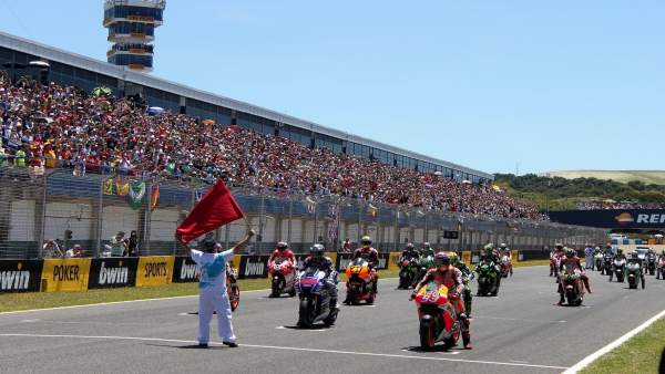 Salida de carrera en el Circuito de Jerez Salida de carrera en el Circuito de Jerez