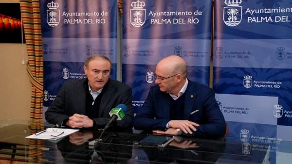 Carmona (dcha.) y Almenara durante la presentación Carmona (dcha.) y Almenara durante la presentación