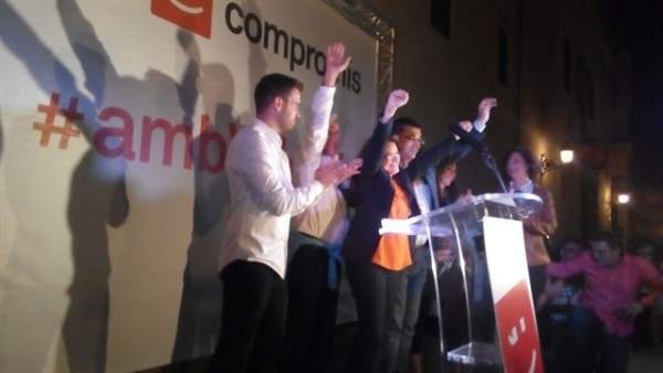 Dirigentes de Compromís celebrando los resultados del 24M Dirigentes de Compromís celebrando los resultados del 24M