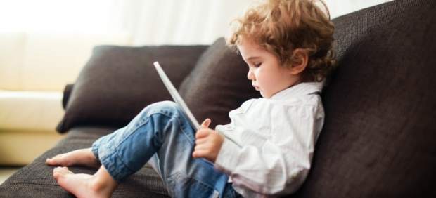 Niño con tablet