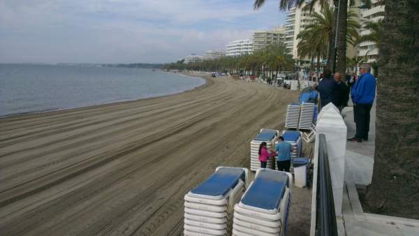 Playa de La Fontanilla en Marbella tras actuación de Costas Playa de La Fontanilla en Marbella tras actuación de Costas