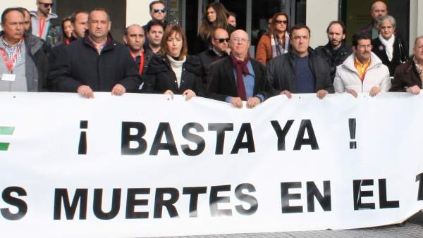 Concentración de UGT y CCOO por la última muerte por accidente laboral en Málaga Concentración de UGT y CCOO por la última muerte por accidente laboral en Málaga