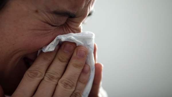 Gripe, resfriado, constipado, constiparse, mujer tosiendo, toser, tos Gripe, resfriado, constipado, constiparse, mujer tosiendo, toser, tos