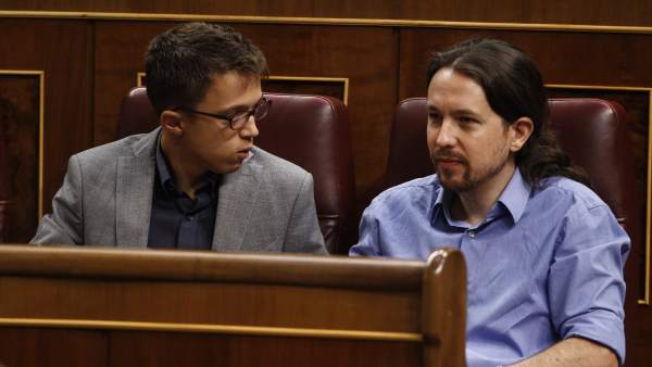 Errejón y Pablo Iglesias en el debate de investidura en el Congreso. Errejón y Pablo Iglesias en el debate de investidura en el Congreso.
