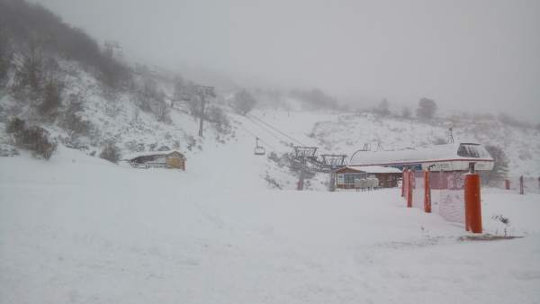 Estación invernal de Fuentes de Invierno, nieve, esquí, esquiar Estación invernal de Fuentes de Invierno, nieve, esquí, esquiar