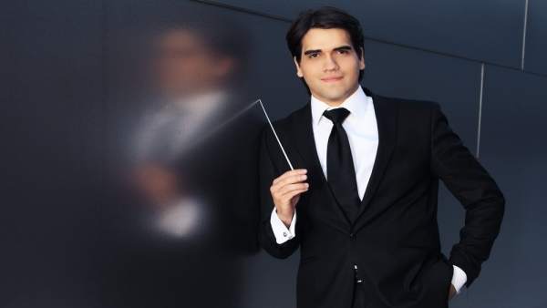 El director de orquesta venezolano Manuel López-Gómez El director de orquesta venezolano Manuel López-Gómez