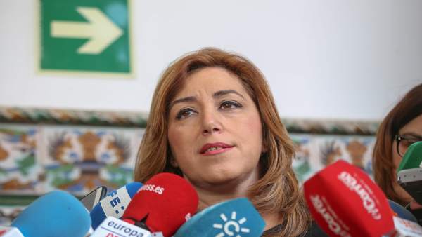 Susana Díaz atiende a los periodistas este martes en Sevilla Susana Díaz atiende a los periodistas este martes en Sevilla