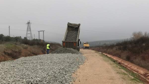 Trabajos para comenzar a instalar las vías en el ramal Linares-Vadollano. Trabajos para comenzar a instalar las vías en el ramal Linares-Vadollano.