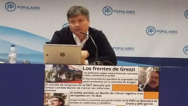 Santamaría (PP) en la rueda de prensa sobre la política de movilidad de Grezzi Santamaría (PP) en la rueda de prensa sobre la política de movilidad de Grezzi