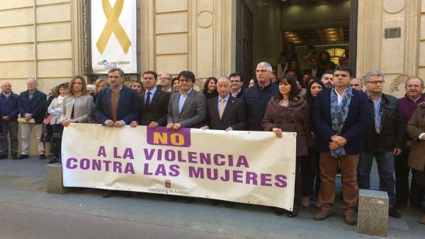 Representantes de Diputación y ayuntamientos almerienses rechazan este suceso. Representantes de Diputación y ayuntamientos almerienses rechazan este suceso.