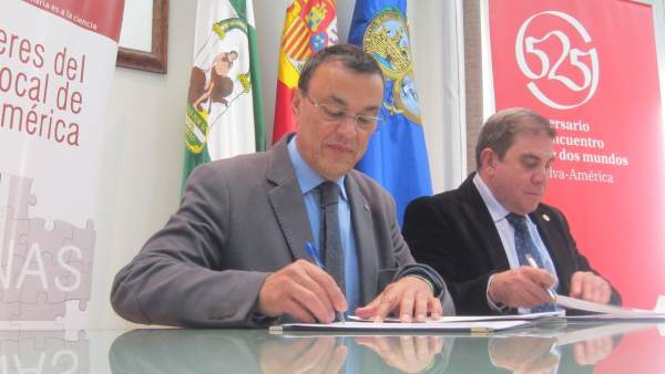 El presidente de la Diputación de Huelva, Ignacio Caraballo, con el de la UIM. El presidente de la Diputación de Huelva, Ignacio Caraballo, con el de la UIM.