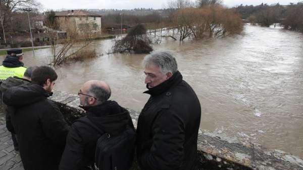El alcalde de Pamplona ha visitado la zona inundada de Pamplona. El alcalde de Pamplona ha visitado la zona inundada de Pamplona.