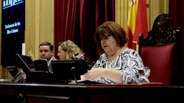 Xelo Huertas, en el pleno del Parlament Xelo Huertas, en el pleno del Parlament
