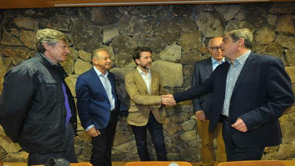 Alonso, con los alcaldes Alonso, con los alcaldes