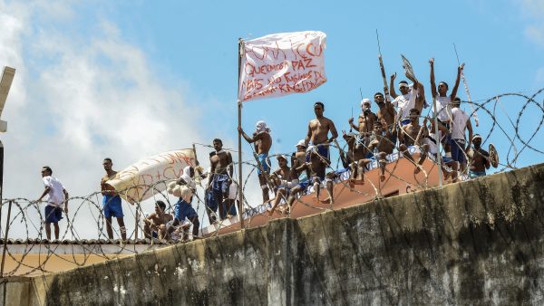 Motín en el tejado Motín en el tejado