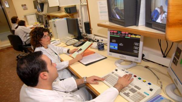 En La Imagen Una Sesión De Radioterapia Oncológica En La Imagen Una Sesión De Radioterapia Oncológica