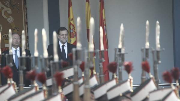 Mariano Rajoy y Pío García Escudero en el Desfile del 12-O. Mariano Rajoy y Pío García Escudero en el Desfile del 12-O.