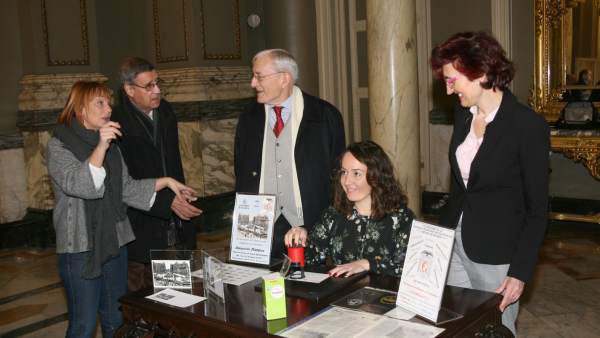 L’Ajuntament de València acull una exposició del 80 aniversari com a capital de la república L’Ajuntament de València acull una exposició del 80 aniversari com a capital de la república