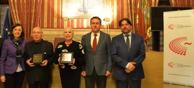 Cristina Hoyos y Salvador Távora, miembros de Honor de la Academia de Artes