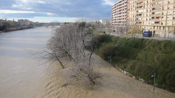 El Ebro, en la ciudad de Zaragoza El Ebro, en la ciudad de Zaragoza